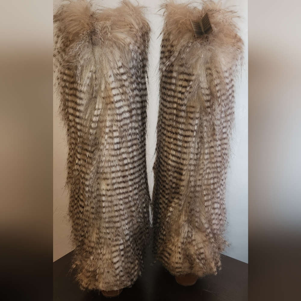 Dingo Faux Fur Boots with Cream and Gray Accents - Picture 4 of 6